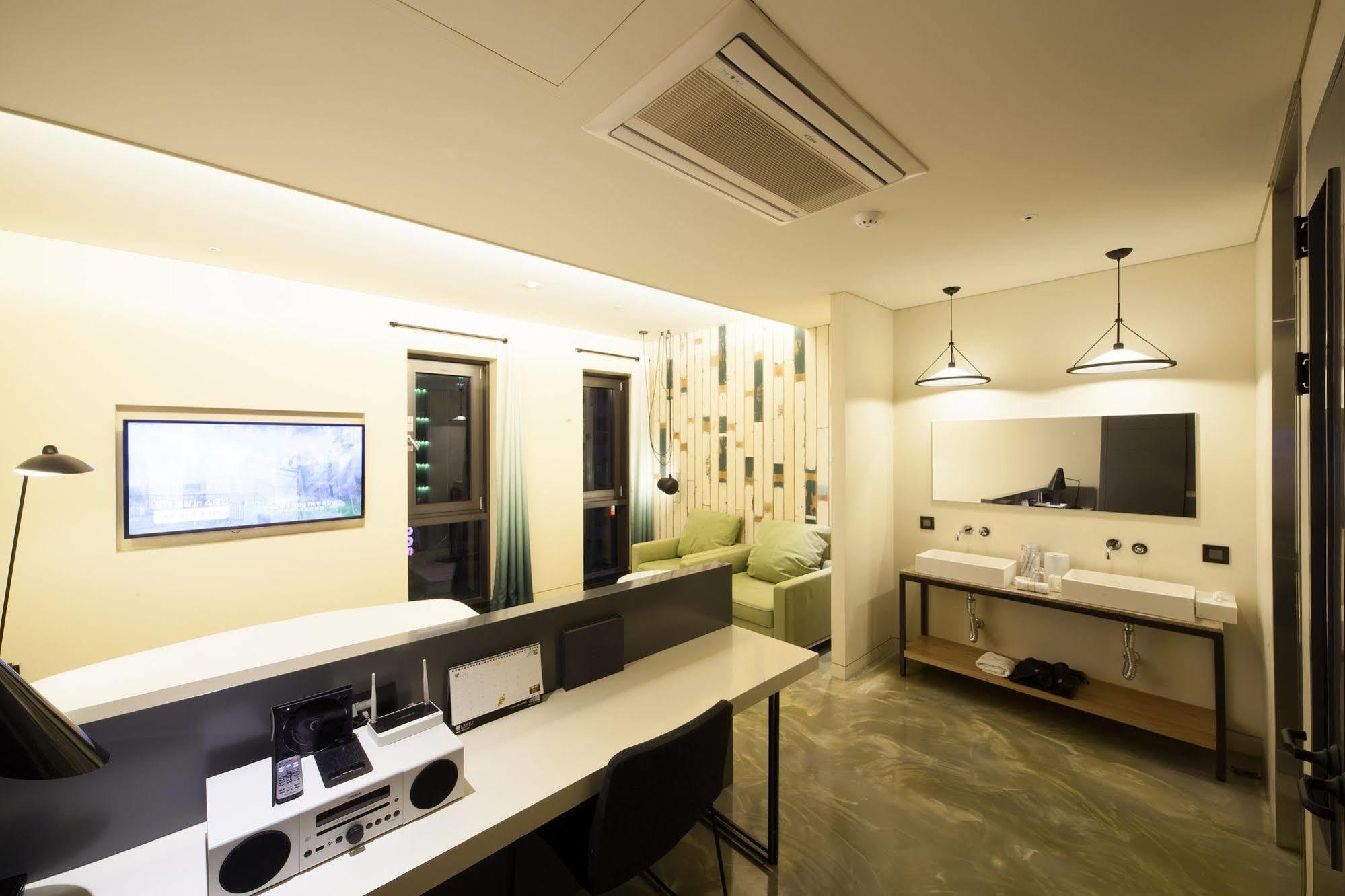 โรงแรมบูติก ลัคกี้ แทจ็อน ภายนอก รูปภาพ